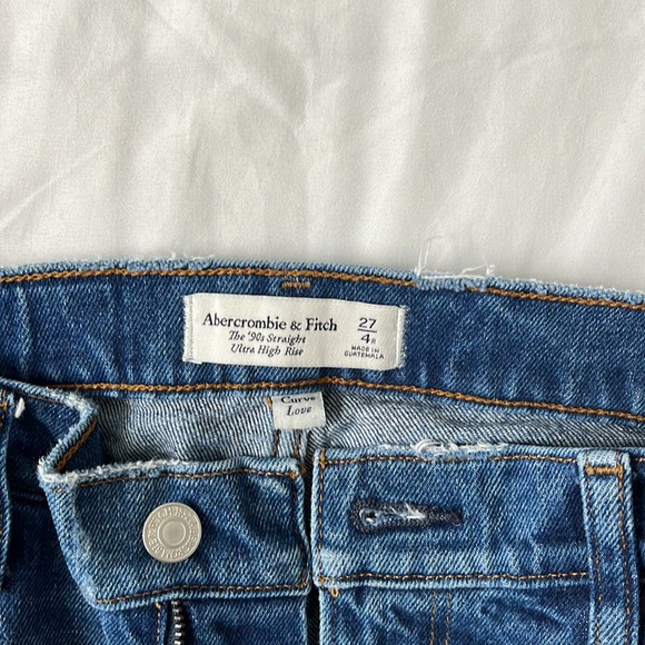 Abercrombie Curve Love 90’s Straight Ultra High Rise Jeans - Picture 3 of 3